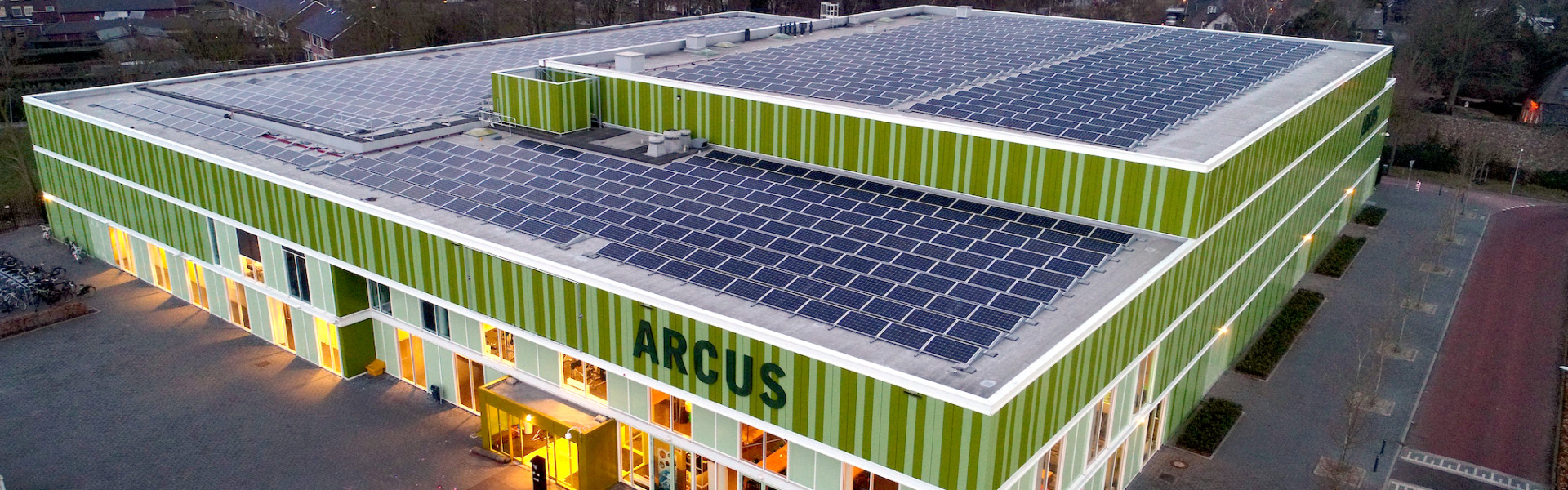 Zonnepanelen van burgers op sportcentrum Arcus in Wijchen