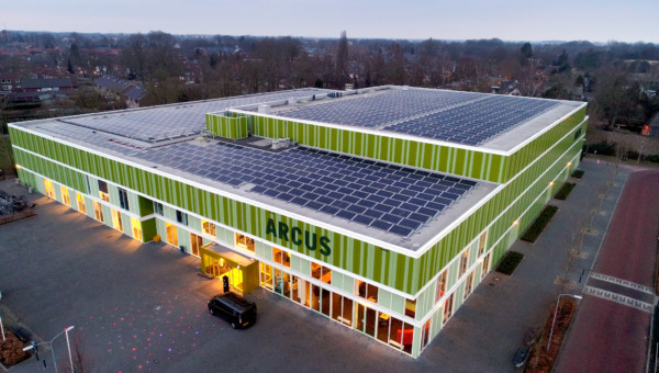 Zonnepanelen van burgers op sportcentrum Arcus in Wijchen