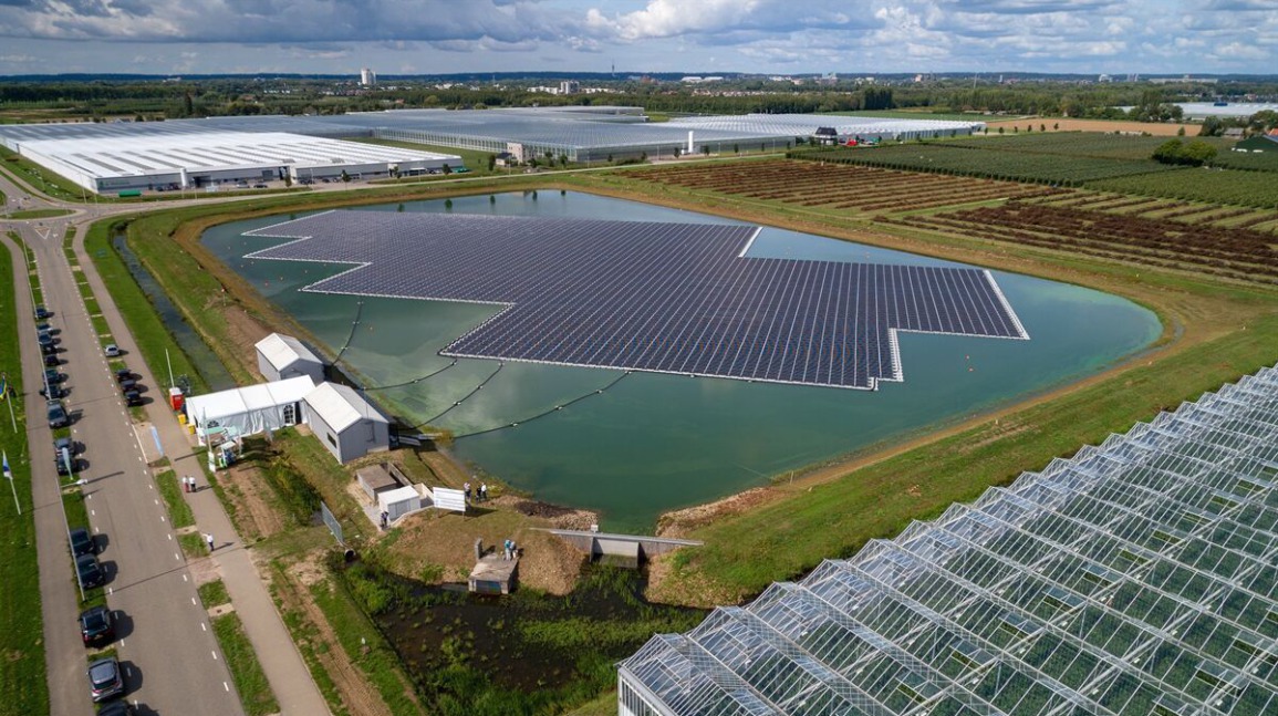 Bij Huissen kon men investeren in dit drijvende zonnepark van Lingewaard Energie Coöperatie